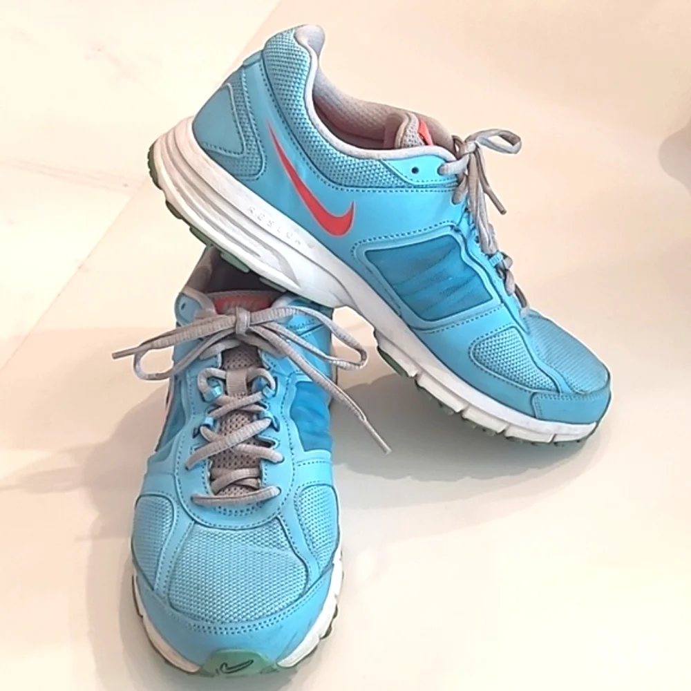 Nike Air Relentless Sneaker Breathable Mesh Swoosh Lace Up Low /Mid Top Walking